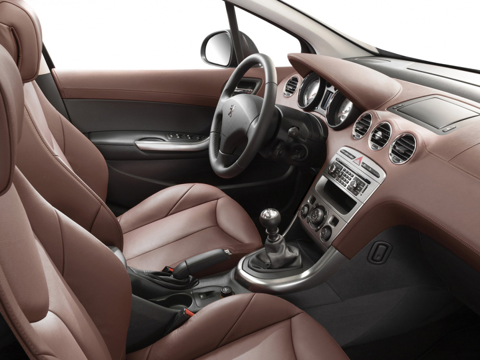 Peugeot 308 2008 салон