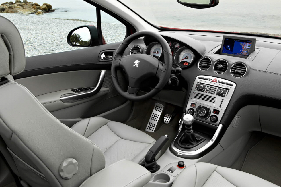 Peugeot 308 2008 салон