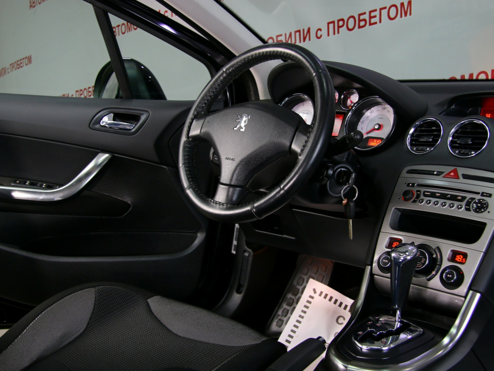 Пежо 308 2011 салон
