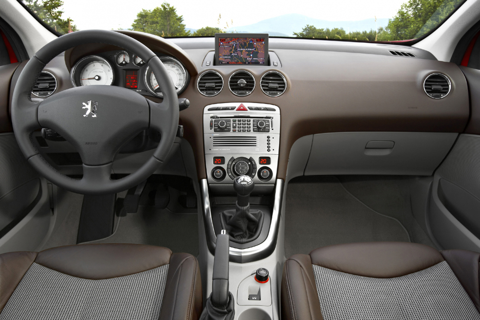 Peugeot 308 2008 салон