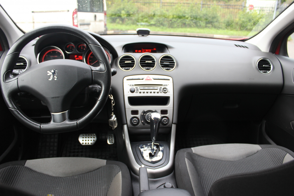 Пежо 308 2008 внутри автомат