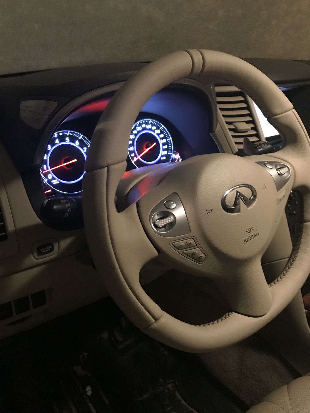 Руль Infiniti FX 2010 года