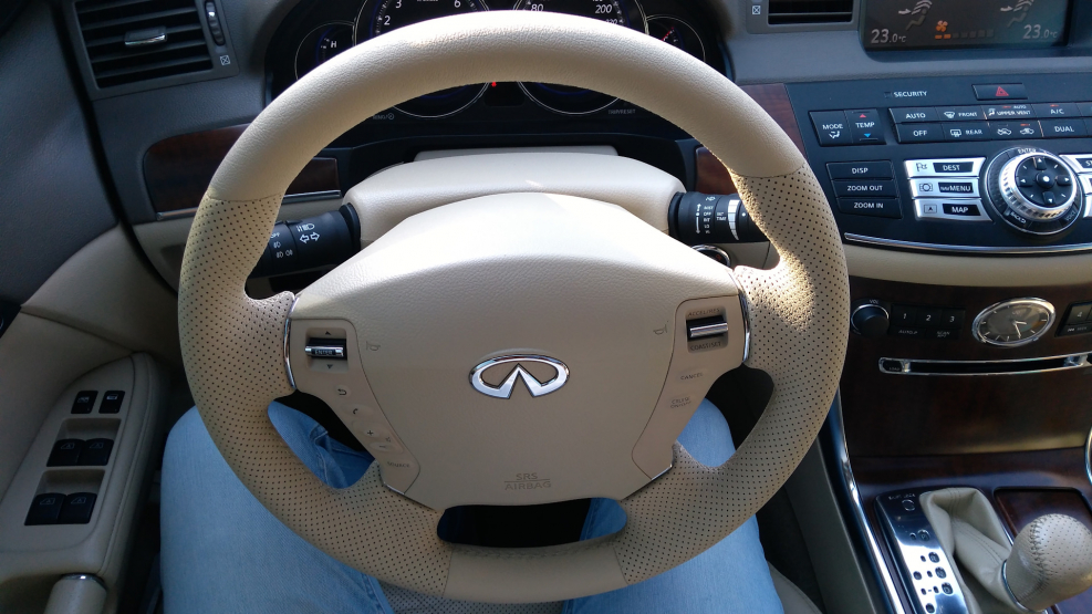 Перетяжка руля Infiniti fx37