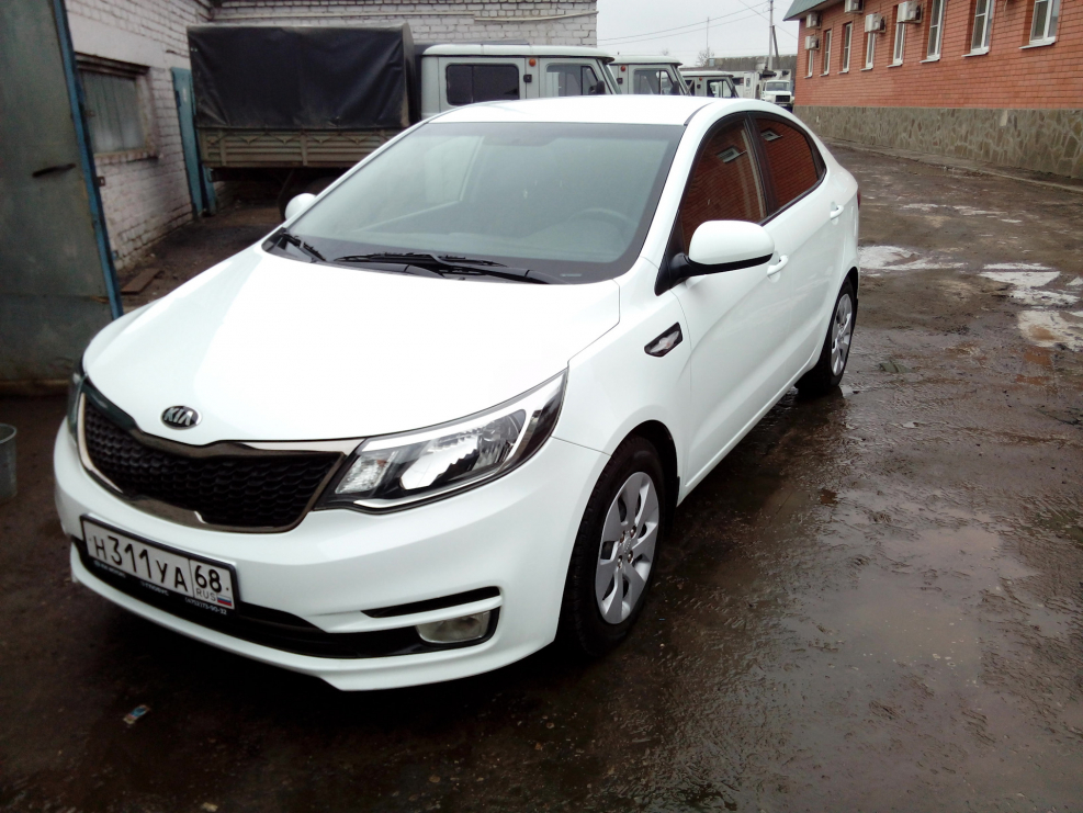 Kia Rio White Colour