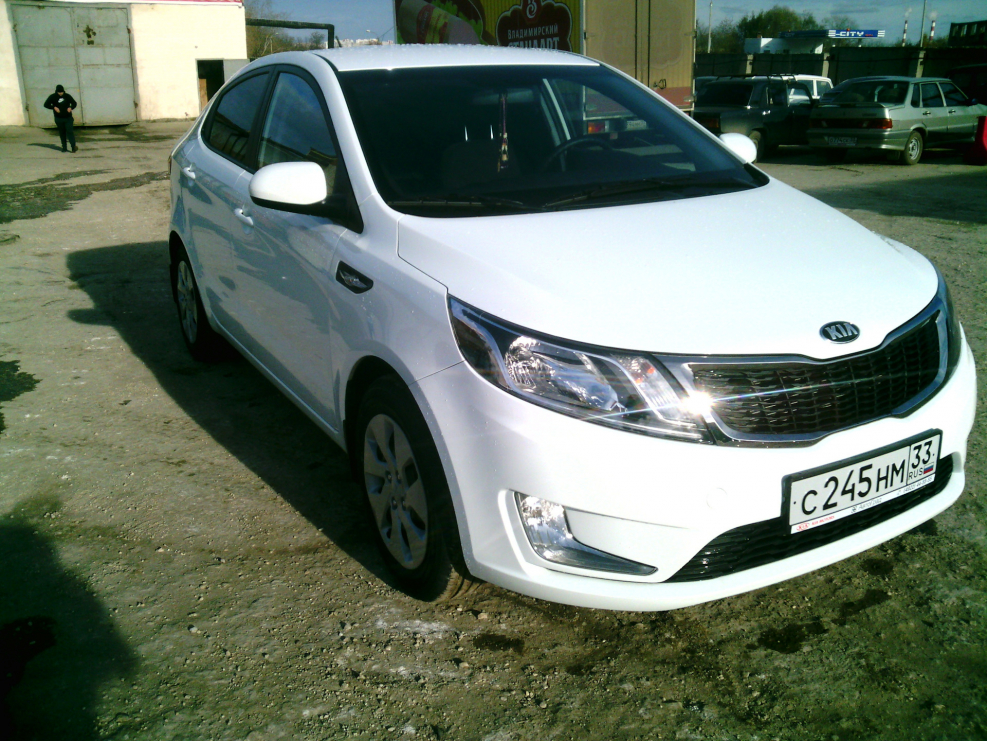 Kia Rio белая