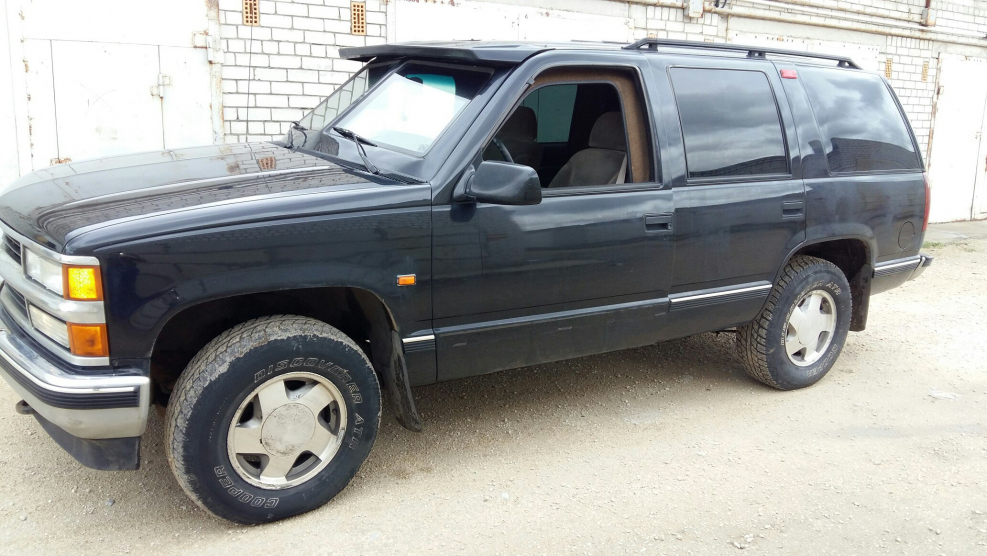 Chevrolet Tahoe 1995 черный