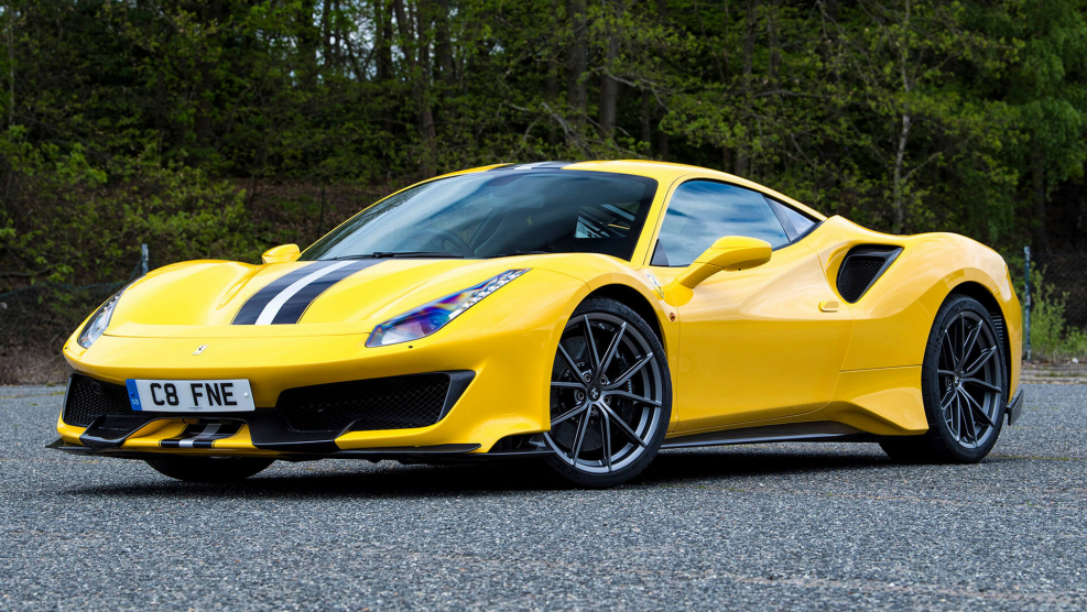 Ferrari pista 488 желтая