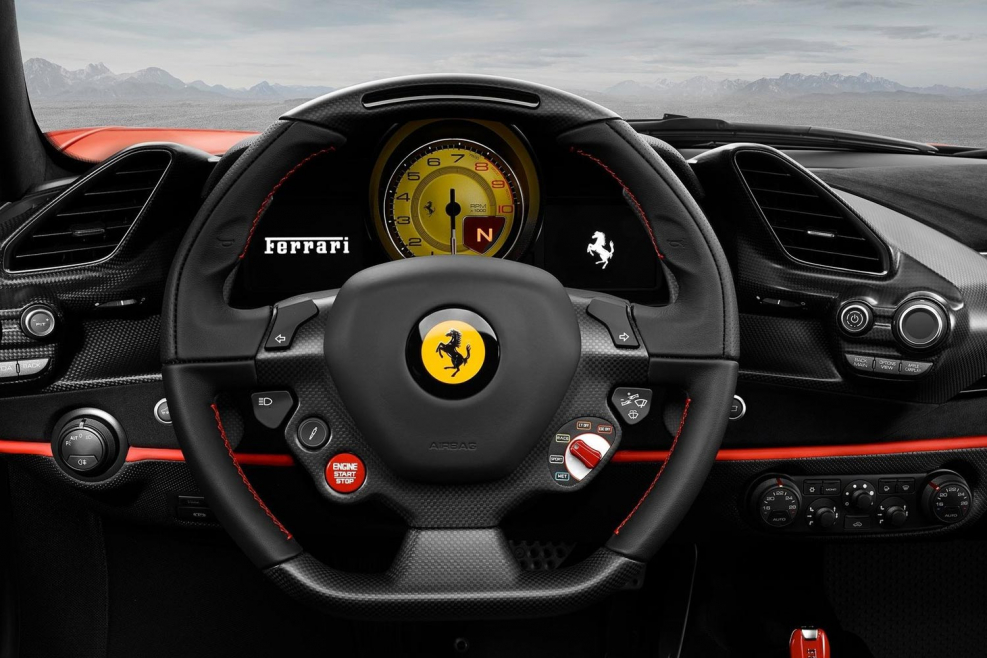 Ferrari 488 pista салон