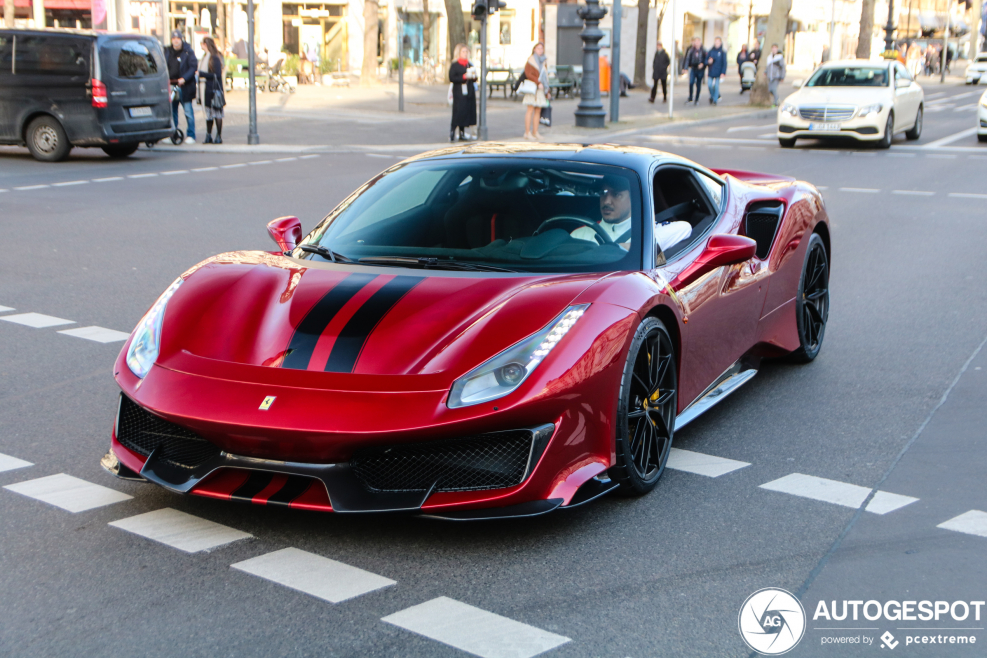 Феррари 488 писта красная