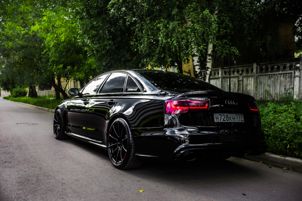 Audi rs6 седан черная