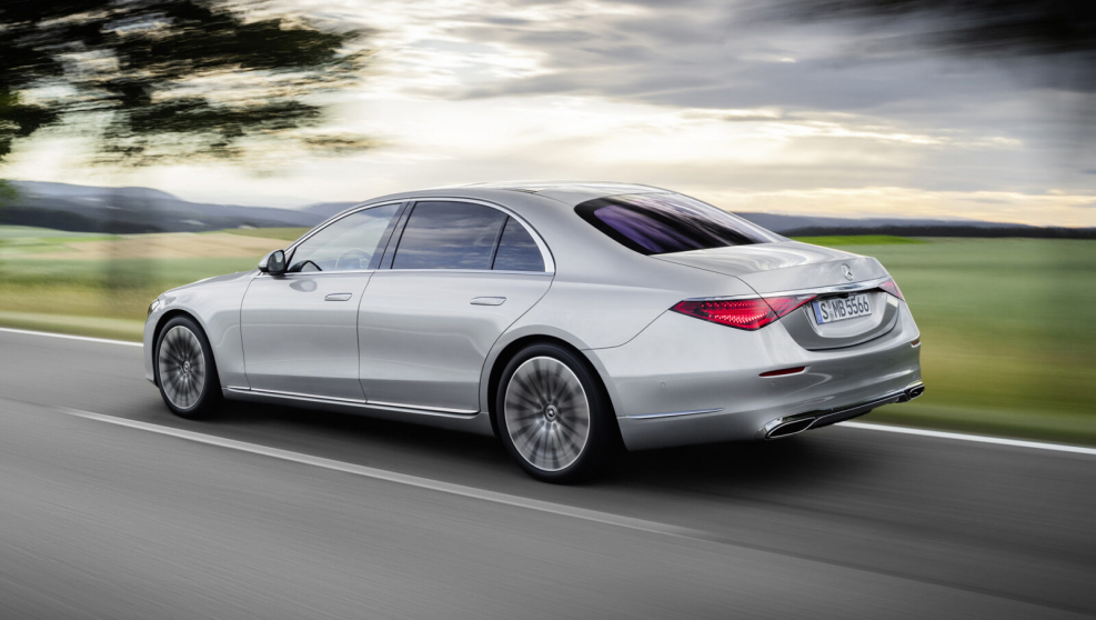 Mercedes Benz седан 2021