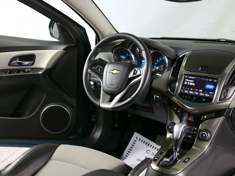 Серый Chevrolet Cruze, е 631 ТХ 126