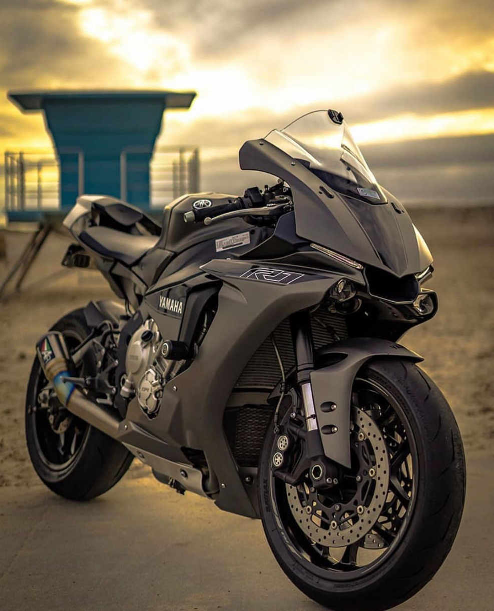 Yamaha YZF-r1 черный