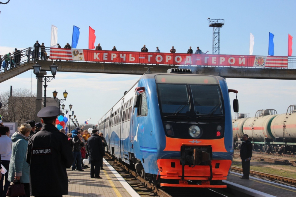 Поезд Таврия Крымский мост
