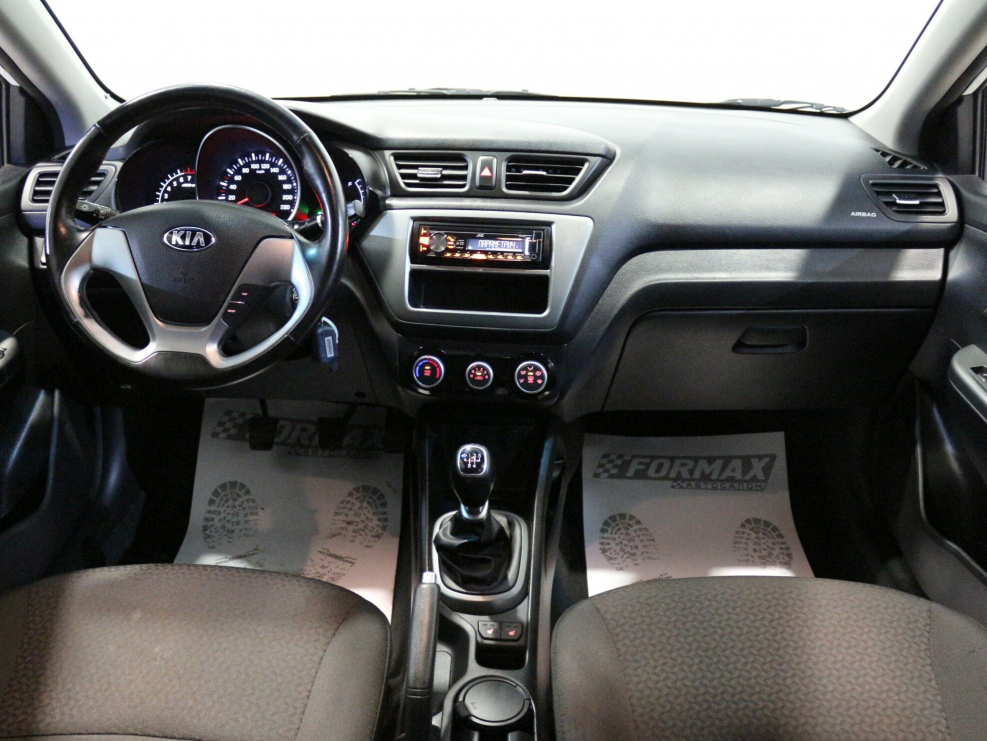 Kia Rio 1,4 МТ 2015 салон