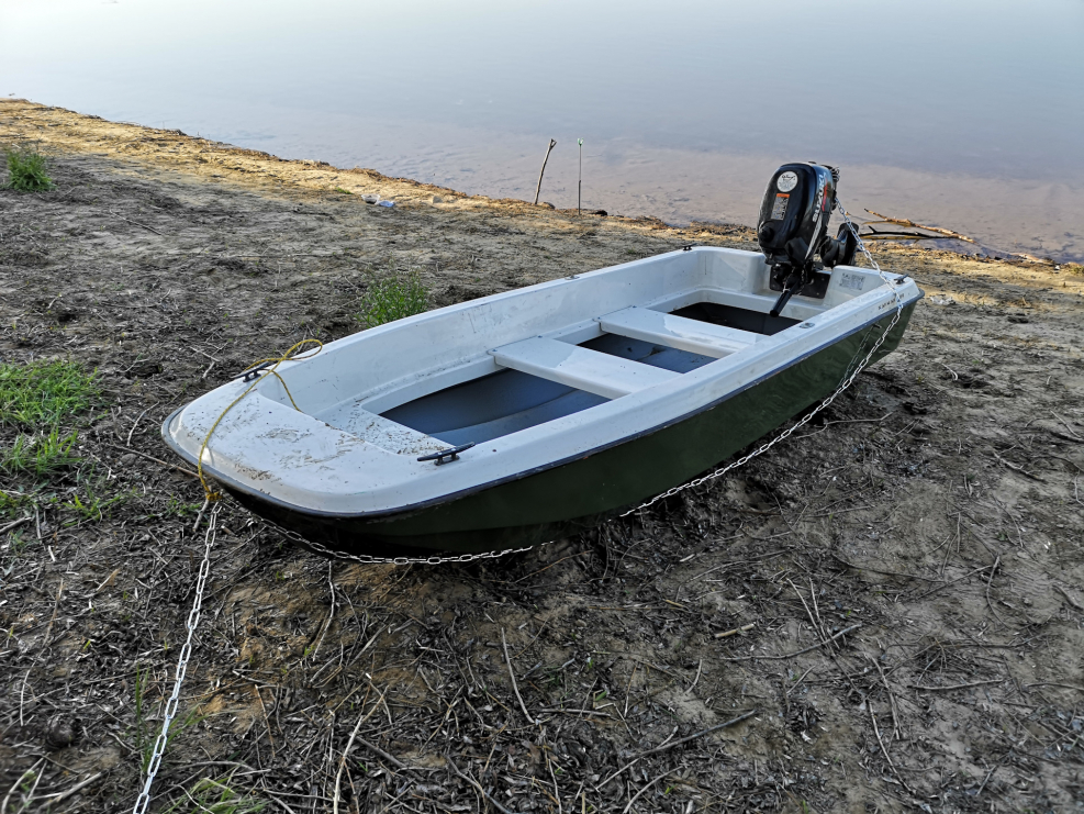 Кайман 400 стеклопластиковая