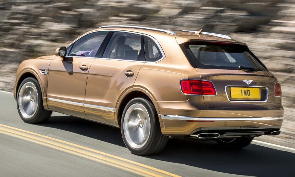 Bentley Bentayga вид сзади