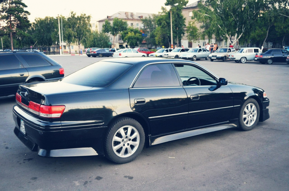 Toyota Mark 2 100 черный