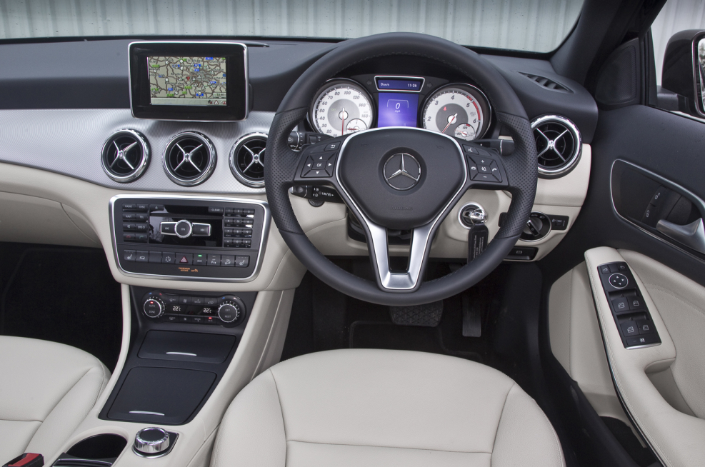 Мерседес GLA 200 салон
