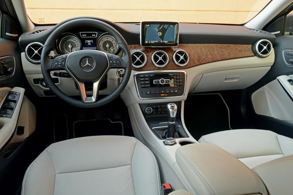 Mercedes GLA 200 салон