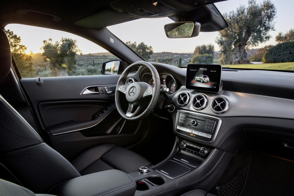 Mercedes Benz GLA 2020 салон