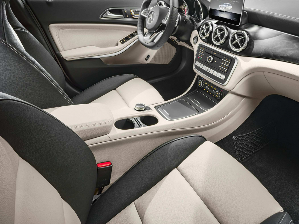 Mercedes Benz GLA 2020 салон