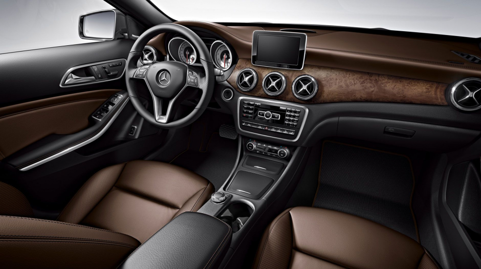 Mercedes Benz GLA 2017 салон