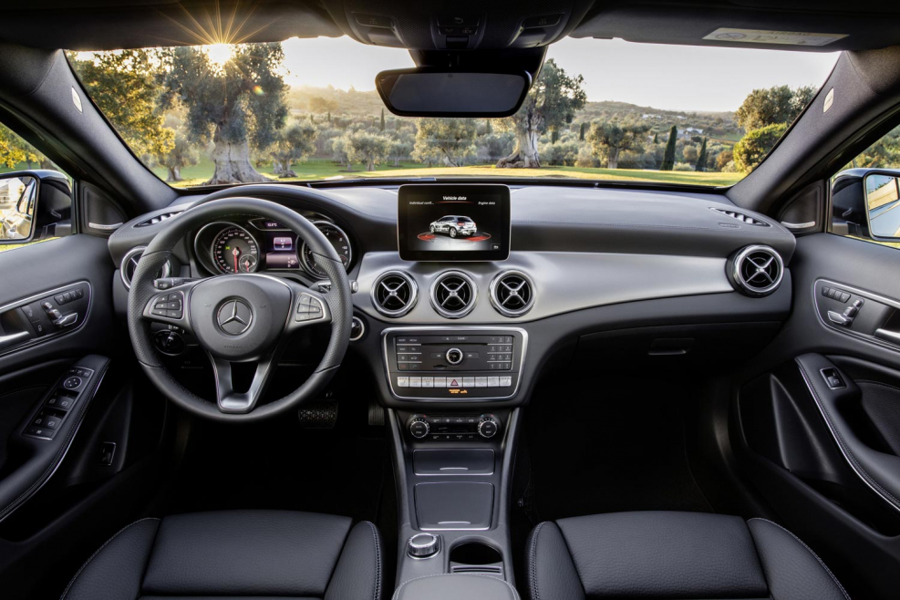 Mercedes GLA 2017 салон
