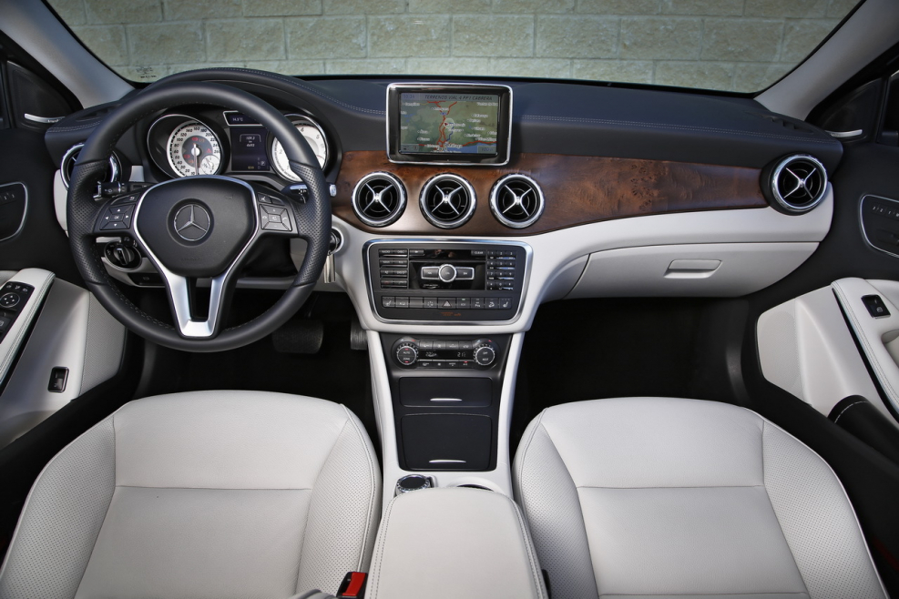 Mercedes GLA 2016 салон