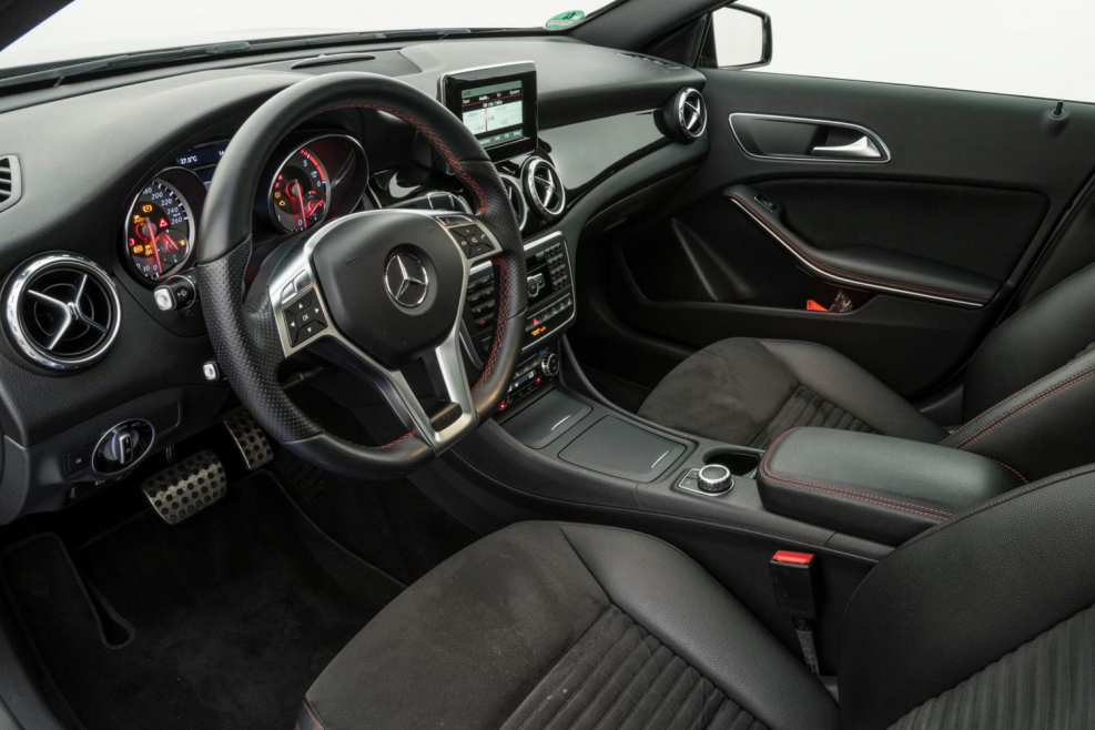 Mercedes GLA 2017 салон