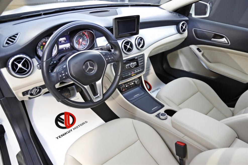 Мерседес GLA 200 белый салон