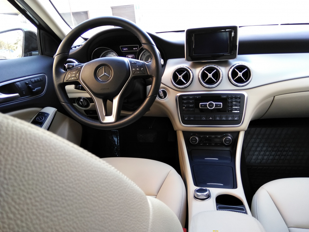 Mercedes-Benz GLA-class салон
