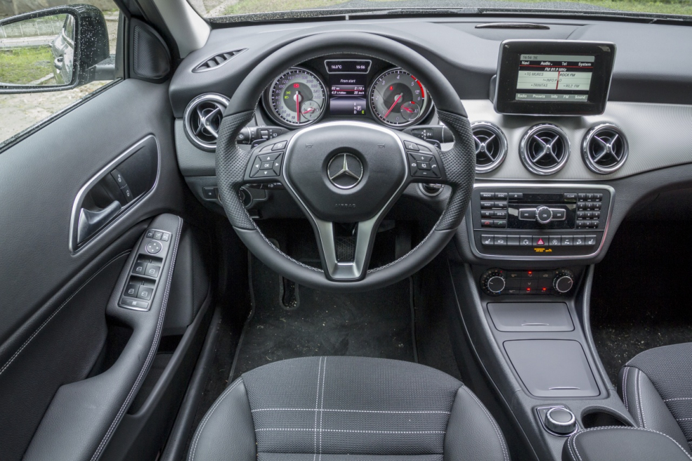 Мерседес GLA 200 салон