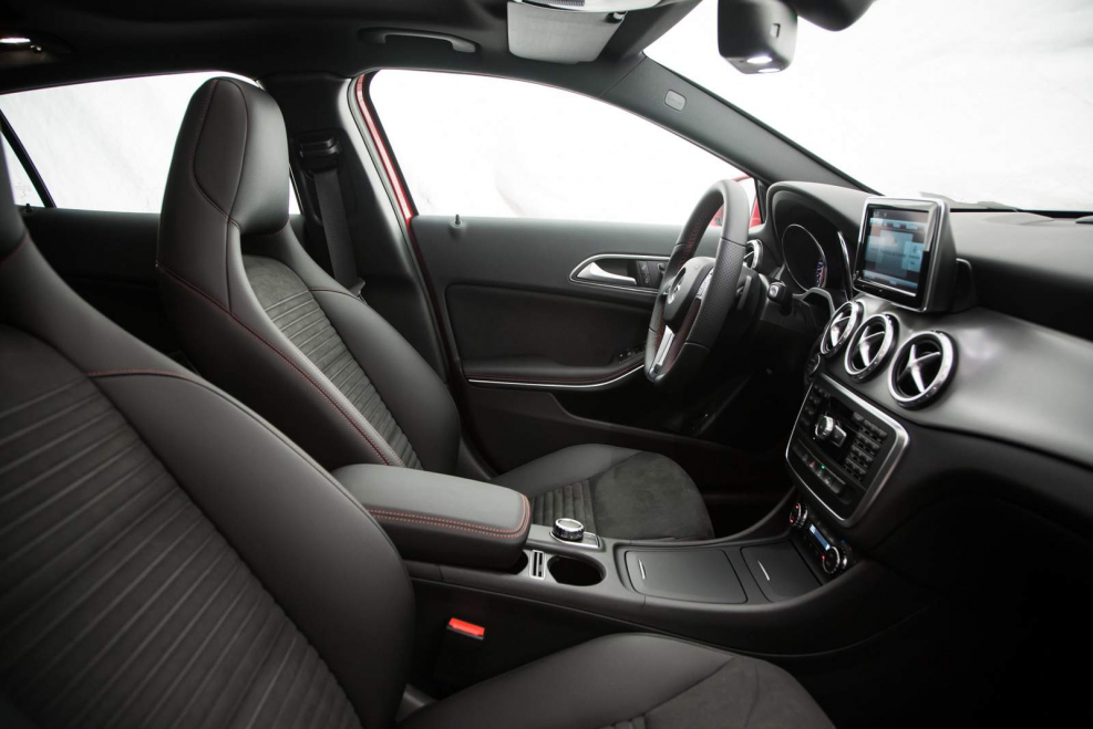 Mercedes GLA 2014 салон