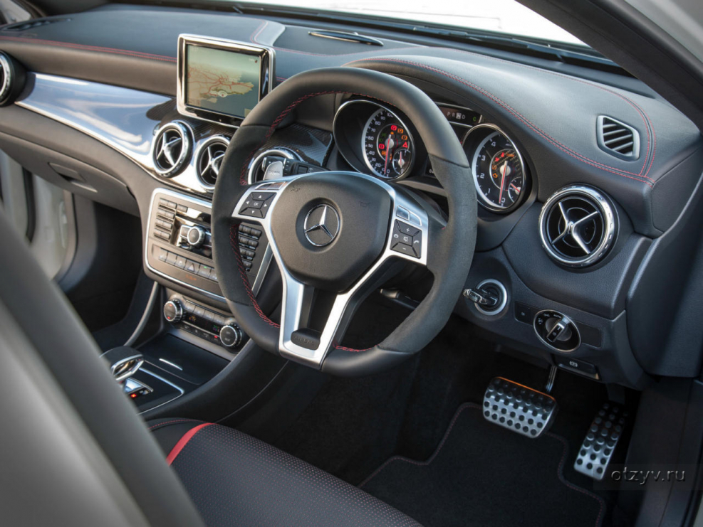 Mercedes Benz GLA 45 AMG салон