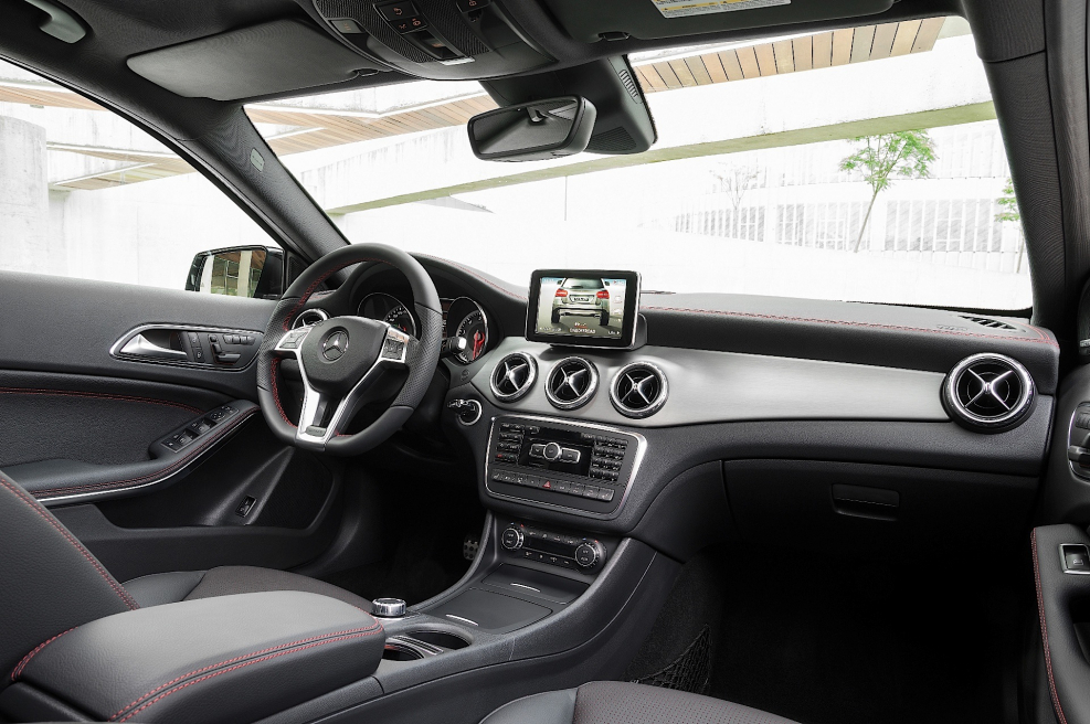 Mercedes-Benz GLA 200 салон