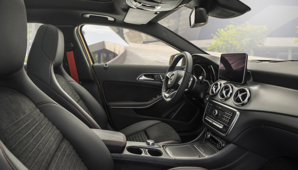 Mercedes GLA 250 салон