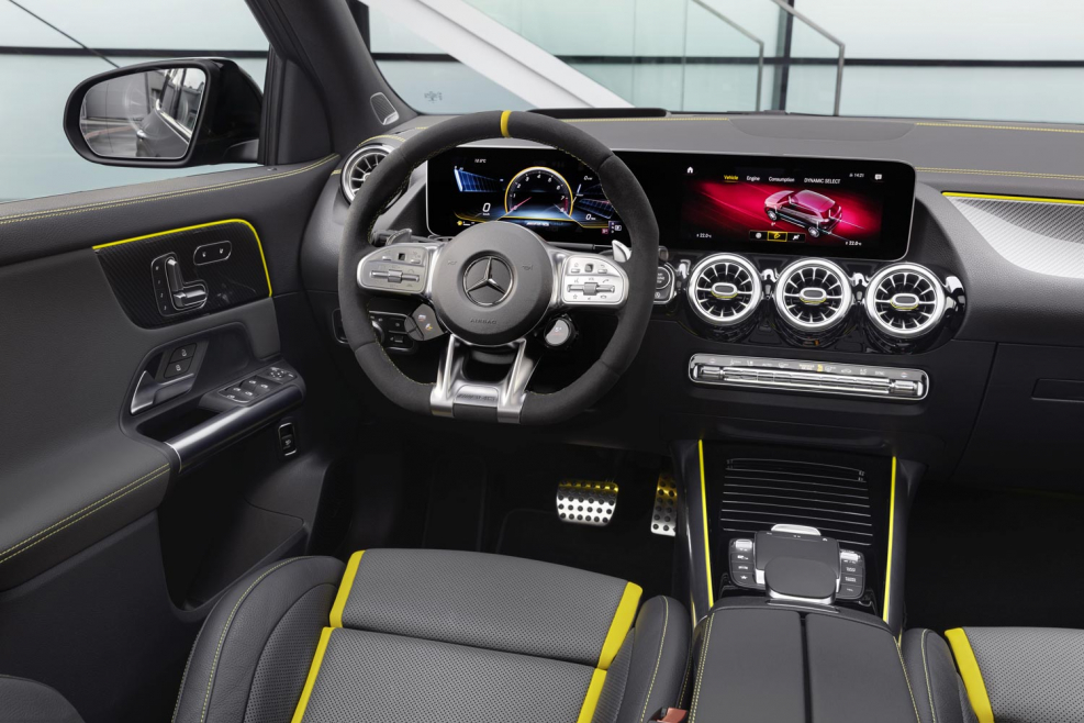 Mercedes GLA AMG 2021 салон