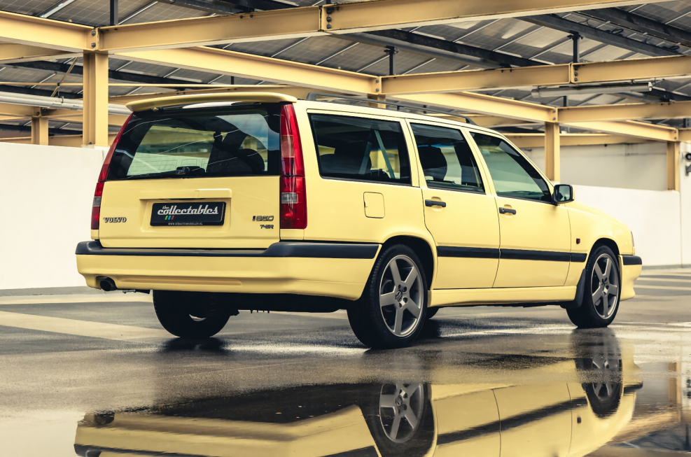 Volvo 850 универсал желтый