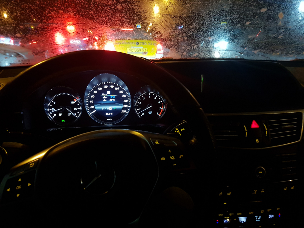 За рулём Мерседес w212 ночь зима