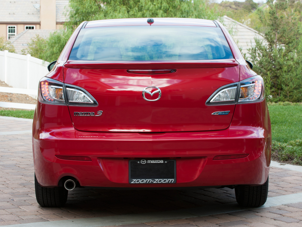 Mazda 3 сзади
