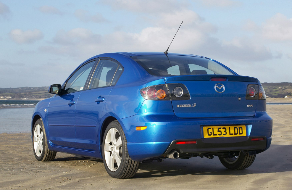 Mazda 3 BK хэтчбек сзади