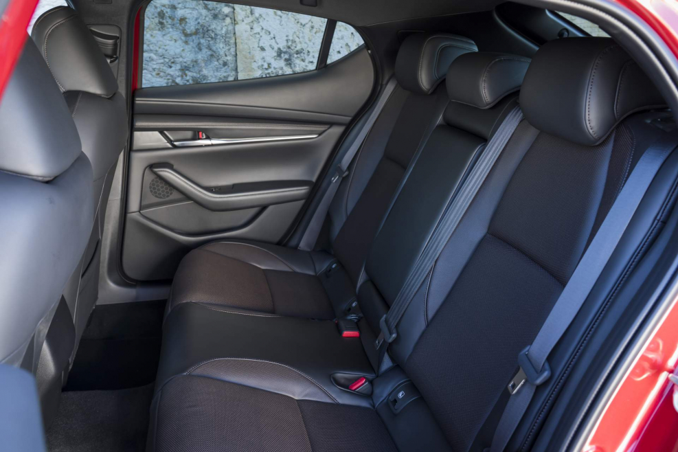 Mazda 3 2014 седан салон сзади