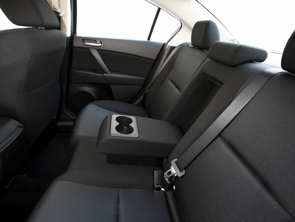 Mazda 3 2008 салон сзади