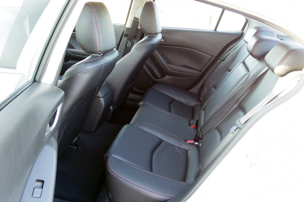 Mazda 3 2012 задние сиденья