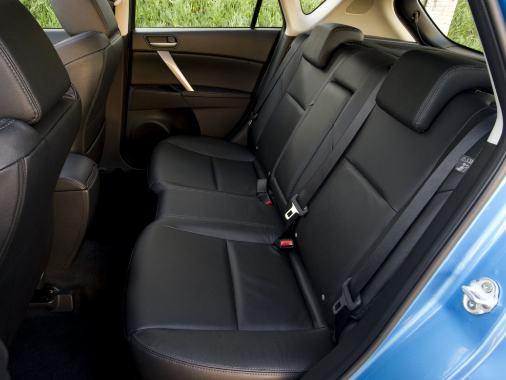 Mazda 3 2008 салон сзади