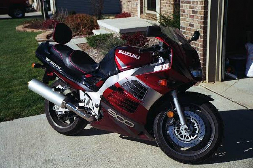 Suzuki rf900r