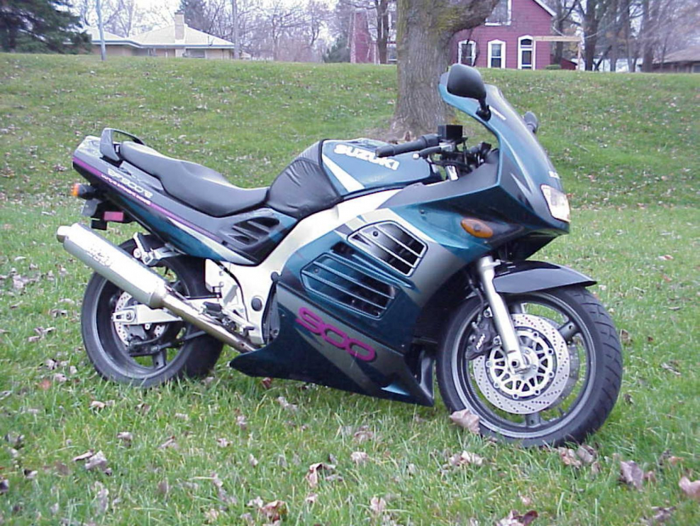 Suzuki rf900r