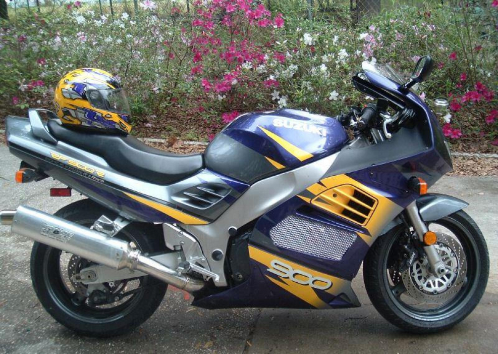 Suzuki RF 900