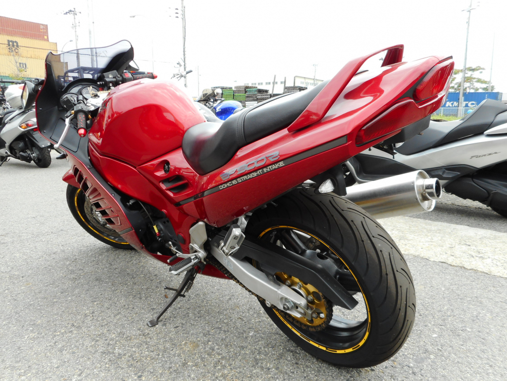 Suzuki RF 900 красный